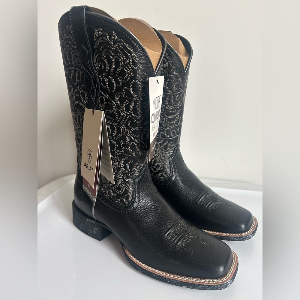 Ariat Women’s Black Leather RoundUp Remuda Wide Square Toe Western Cowgirl Boots